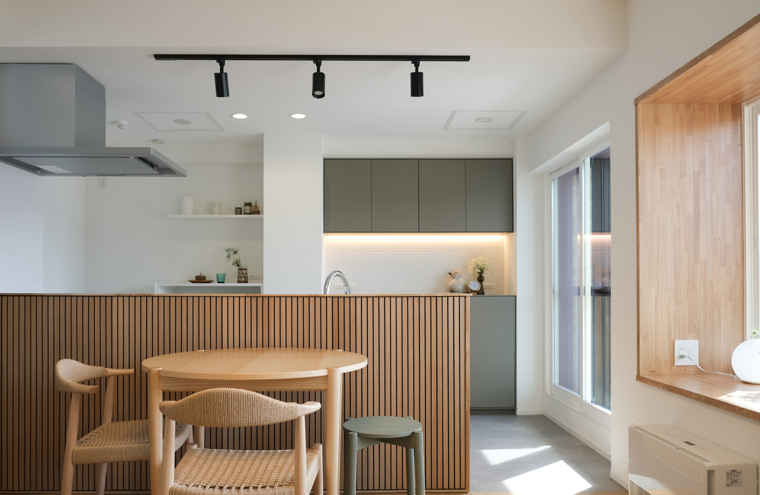 宮の森の中古マンションをカフェ空間へ。築30年3LDKを回遊動線で再生｜ダイアパレス宮の森第3 モデル公開中